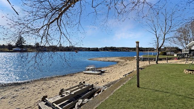 9372 Lakeview Drive, Cadillac, MI 49601