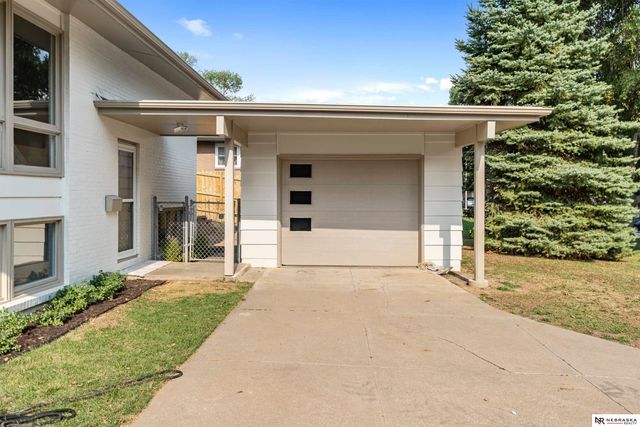 9658 Corby Street, Omaha, NE 68134