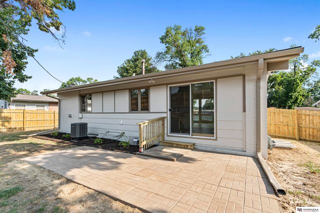9658 Corby Street, Omaha, NE 68134