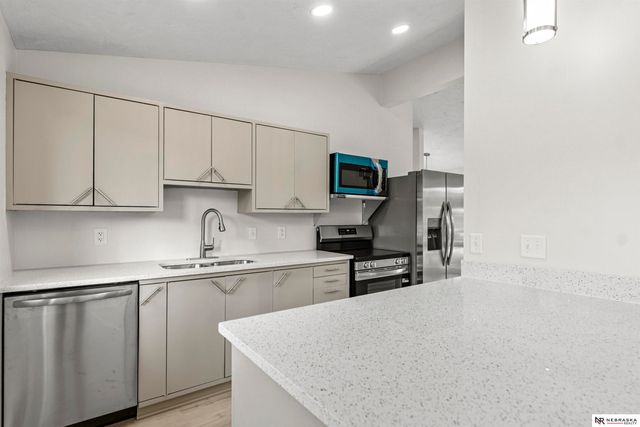 9658 Corby Street, Omaha, NE 68134