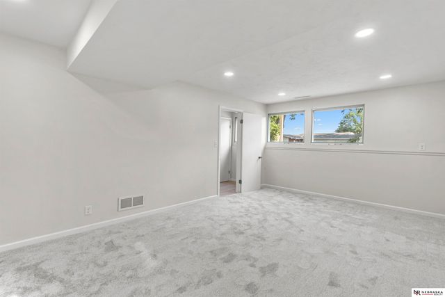 9658 Corby Street, Omaha, NE 68134
