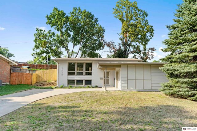 9658 Corby Street, Omaha, NE 68134