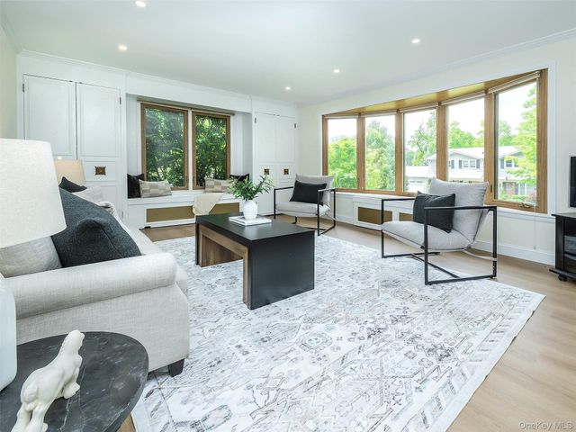 149 Chestnut Road, Manhasset, NY 11030