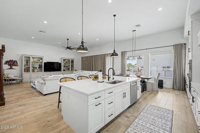39012 N 6TH Drive, Phoenix, AZ 85086