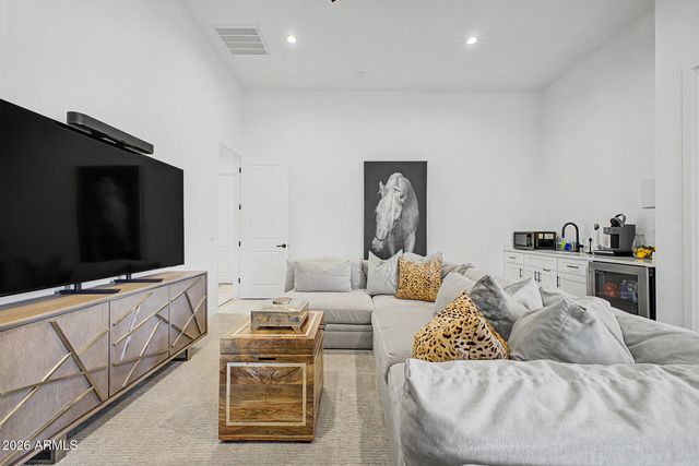 39012 N 6TH Drive, Phoenix, AZ 85086