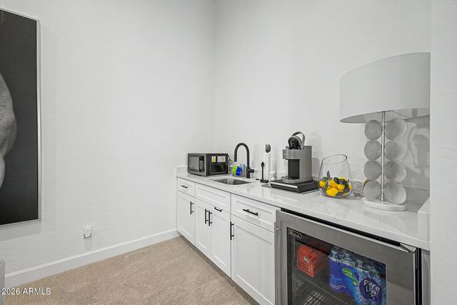 39012 N 6TH Drive, Phoenix, AZ 85086