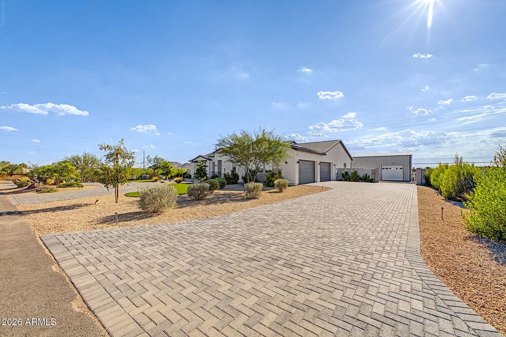 39012 N 6TH Drive, Phoenix, AZ 85086 — photo 4