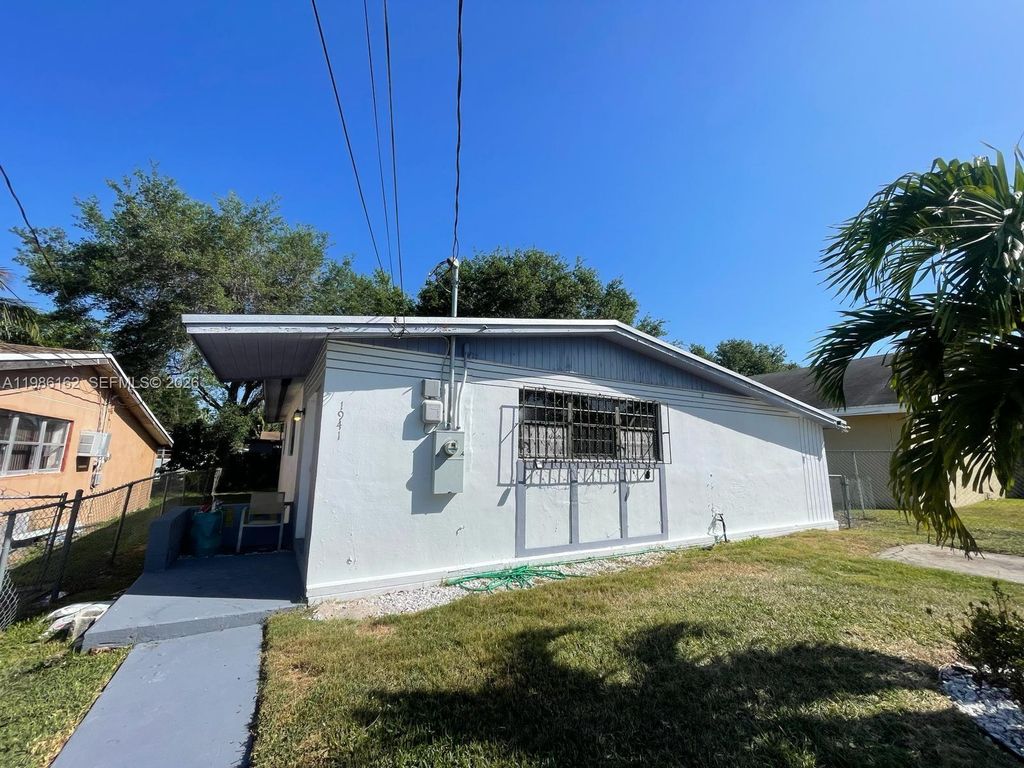 1941 NW 152nd Ter, Miami Gardens, FL 33054