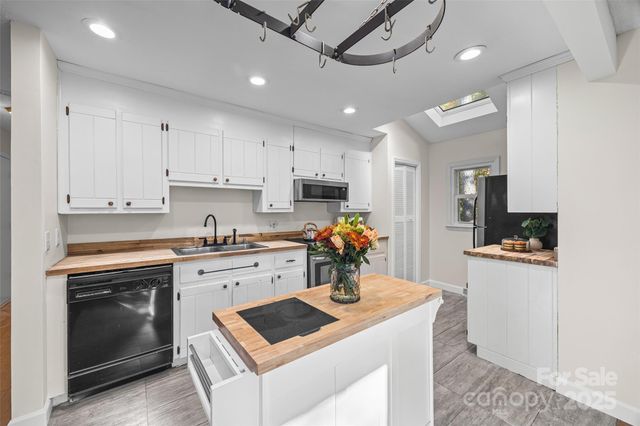 2137 Manawa Lane, Tega Cay, SC 29708