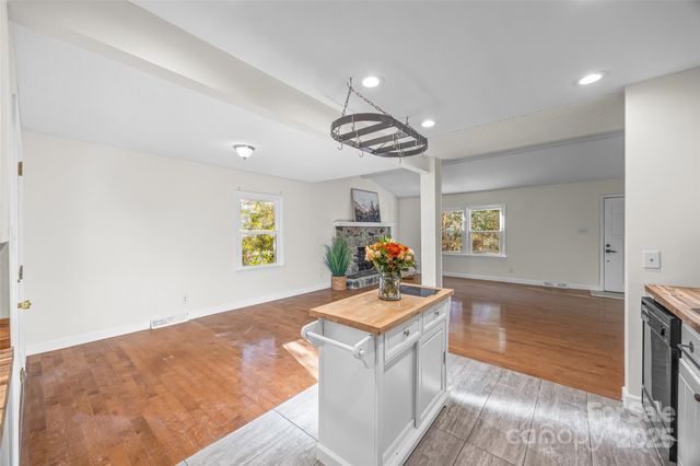 2137 Manawa Lane, Tega Cay, SC 29708