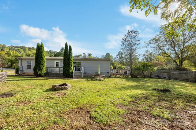 154 Turkey Pen Gap Road, Horse Shoe, NC 28742