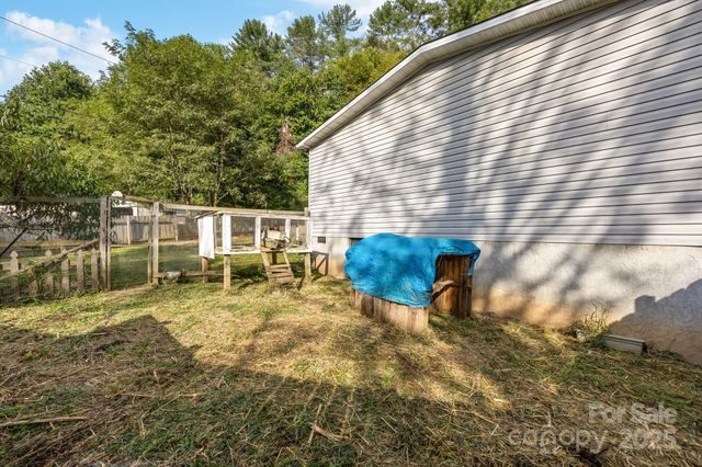 154 Turkey Pen Gap Road, Horse Shoe, NC 28742