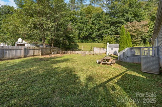 154 Turkey Pen Gap Road, Horse Shoe, NC 28742