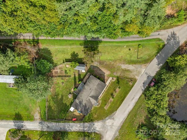 154 Turkey Pen Gap Road, Horse Shoe, NC 28742