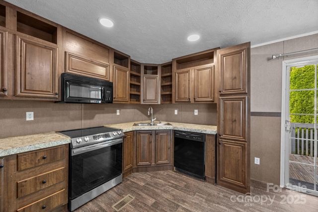 154 Turkey Pen Gap Road, Horse Shoe, NC 28742