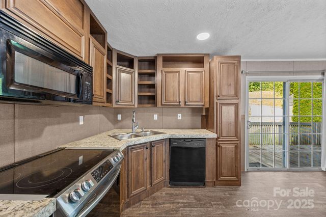 154 Turkey Pen Gap Road, Horse Shoe, NC 28742