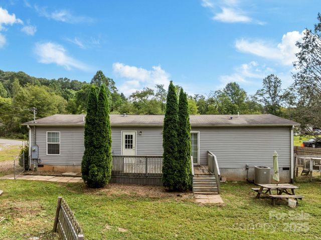 154 Turkey Pen Gap Road, Horse Shoe, NC 28742