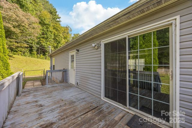 154 Turkey Pen Gap Road, Horse Shoe, NC 28742