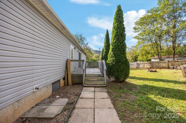 154 Turkey Pen Gap Road, Horse Shoe, NC 28742