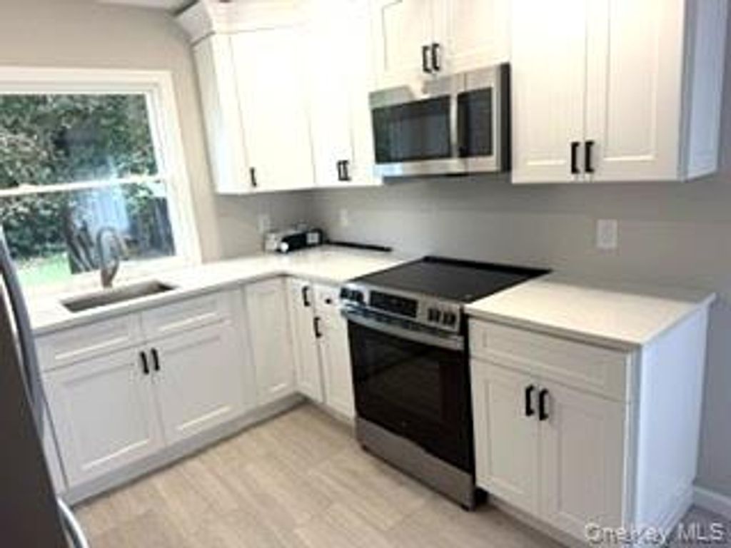 60 Howard Avenue, Copiague, NY 11726 — photo 2
