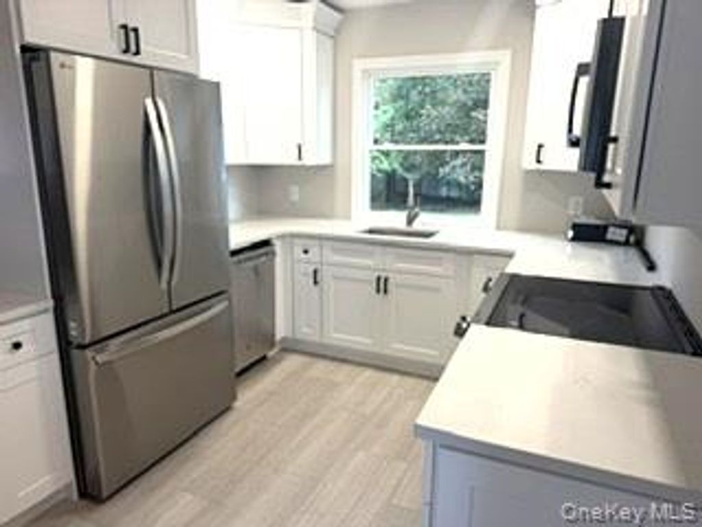 60 Howard Avenue, Copiague, NY 11726 — photo 3
