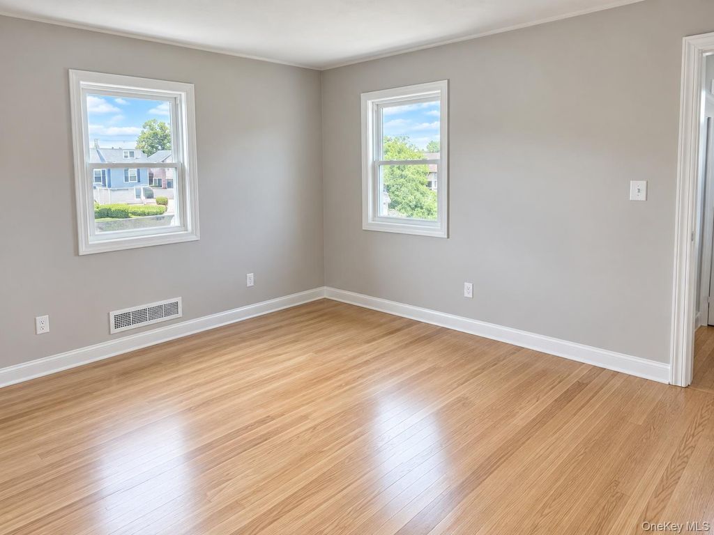 60 Howard Avenue, Copiague, NY 11726 — photo 4