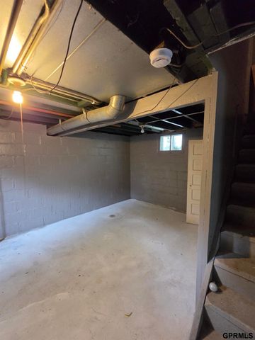 6232 Poppleton Avenue, Omaha, NE 68106