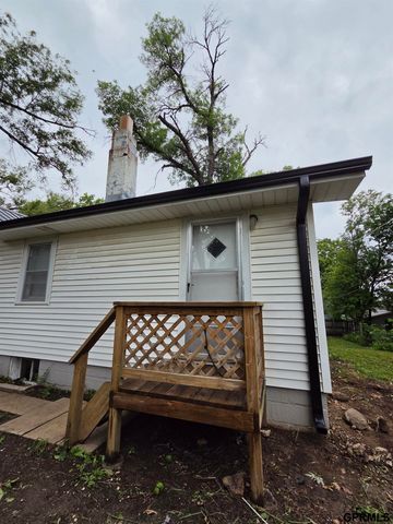 6232 Poppleton Avenue, Omaha, NE 68106