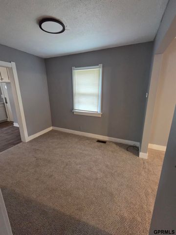 6232 Poppleton Avenue, Omaha, NE 68106