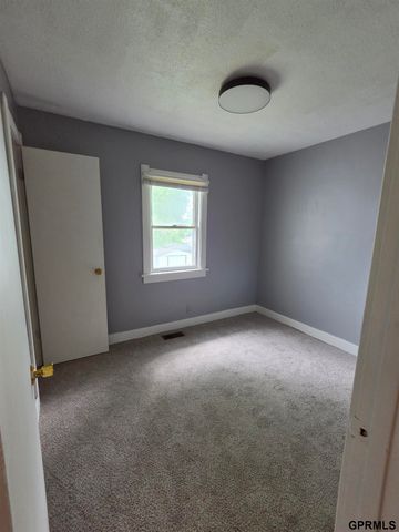 6232 Poppleton Avenue, Omaha, NE 68106