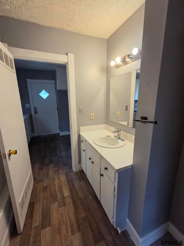 6232 Poppleton Avenue, Omaha, NE 68106