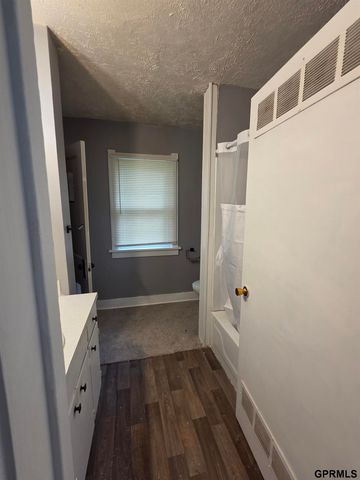 6232 Poppleton Avenue, Omaha, NE 68106