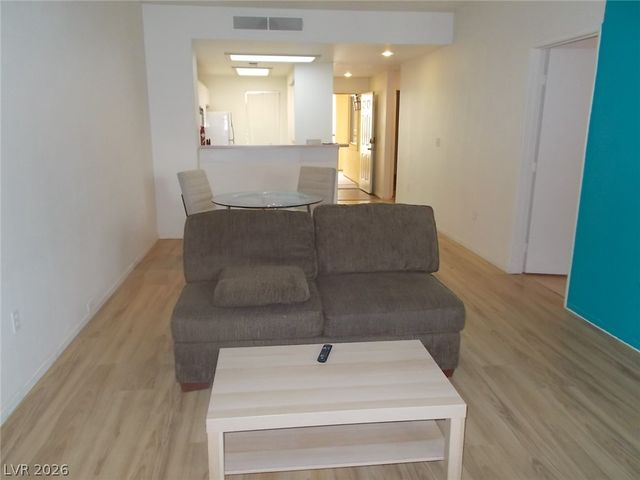 260 East Flamingo Road 224, Las Vegas, NV 89169