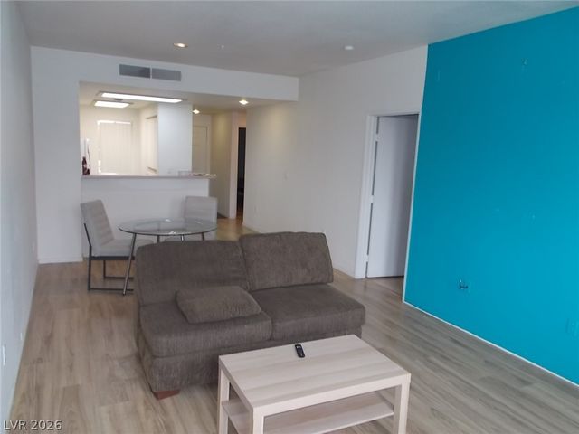 260 East Flamingo Road 224, Las Vegas, NV 89169