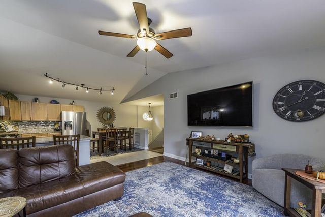 1088 102nd STREET, Pleasant Prairie, WI 53158