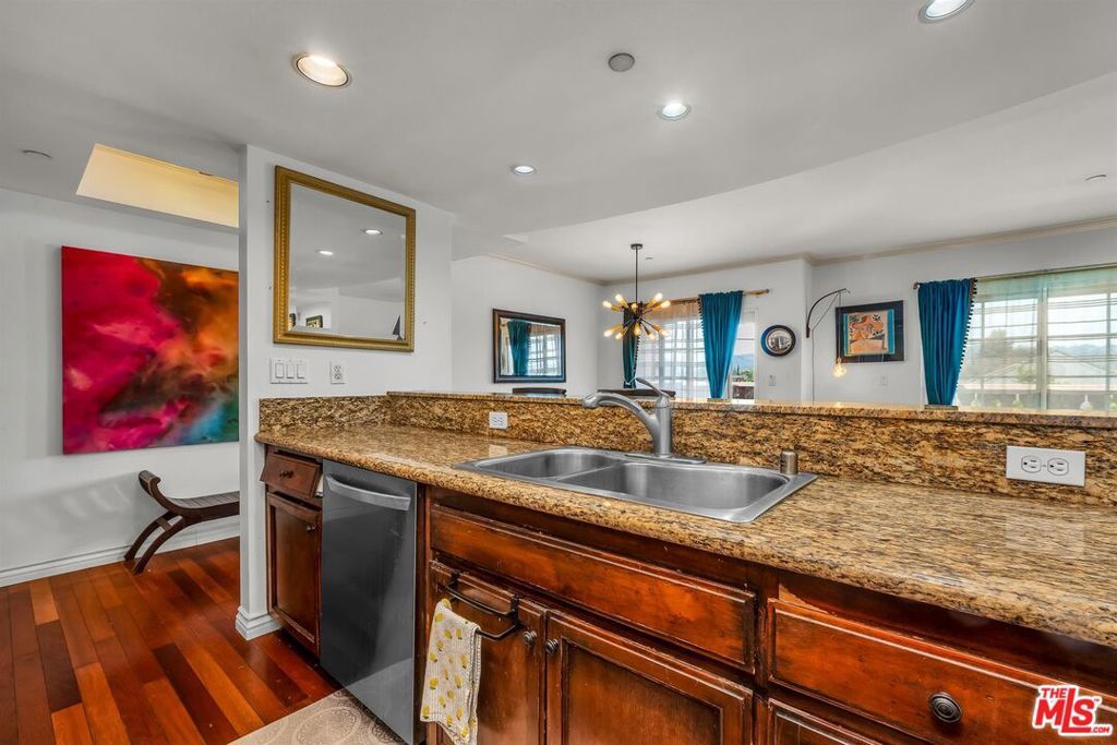 4832 Whitsett Avenue 202, Valley Village, CA 91607 — photo 5