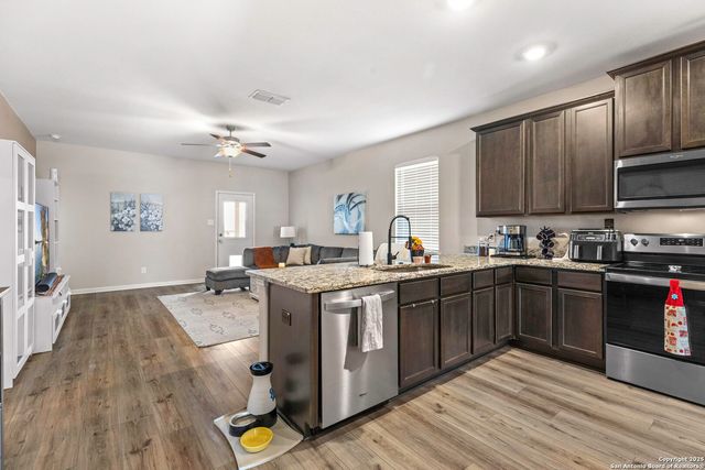9219 Foxing Bluff, Converse, TX 78109