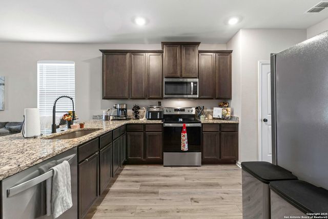 9219 Foxing Bluff, Converse, TX 78109