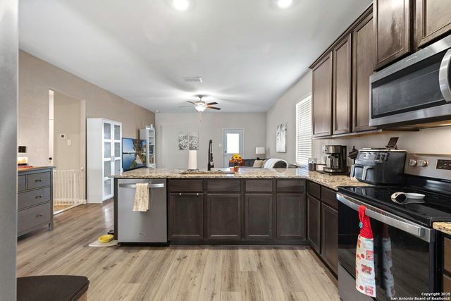 9219 Foxing Bluff, Converse, TX 78109