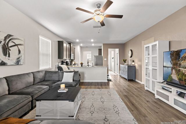 9219 Foxing Bluff, Converse, TX 78109