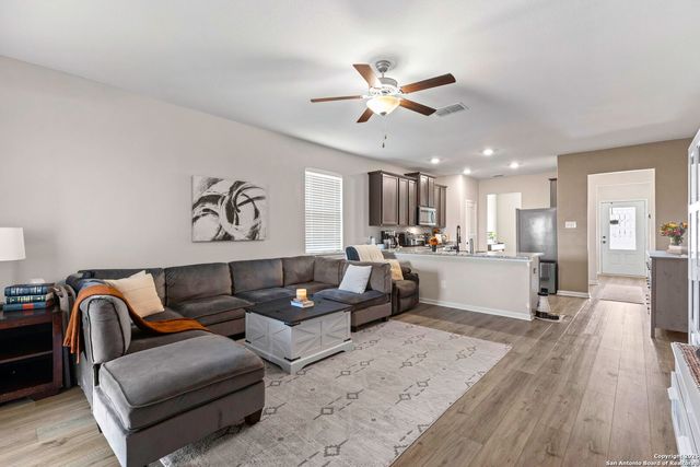 9219 Foxing Bluff, Converse, TX 78109
