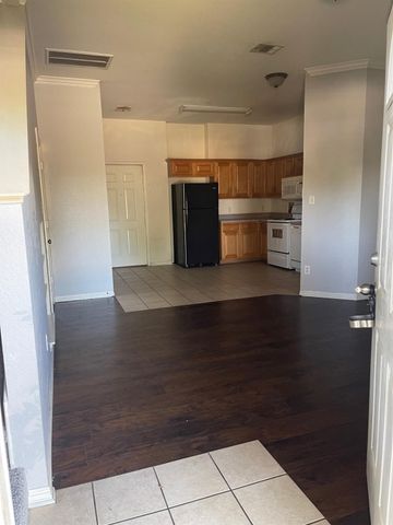 412 Central Park Drive C, Arlington, TX 76014