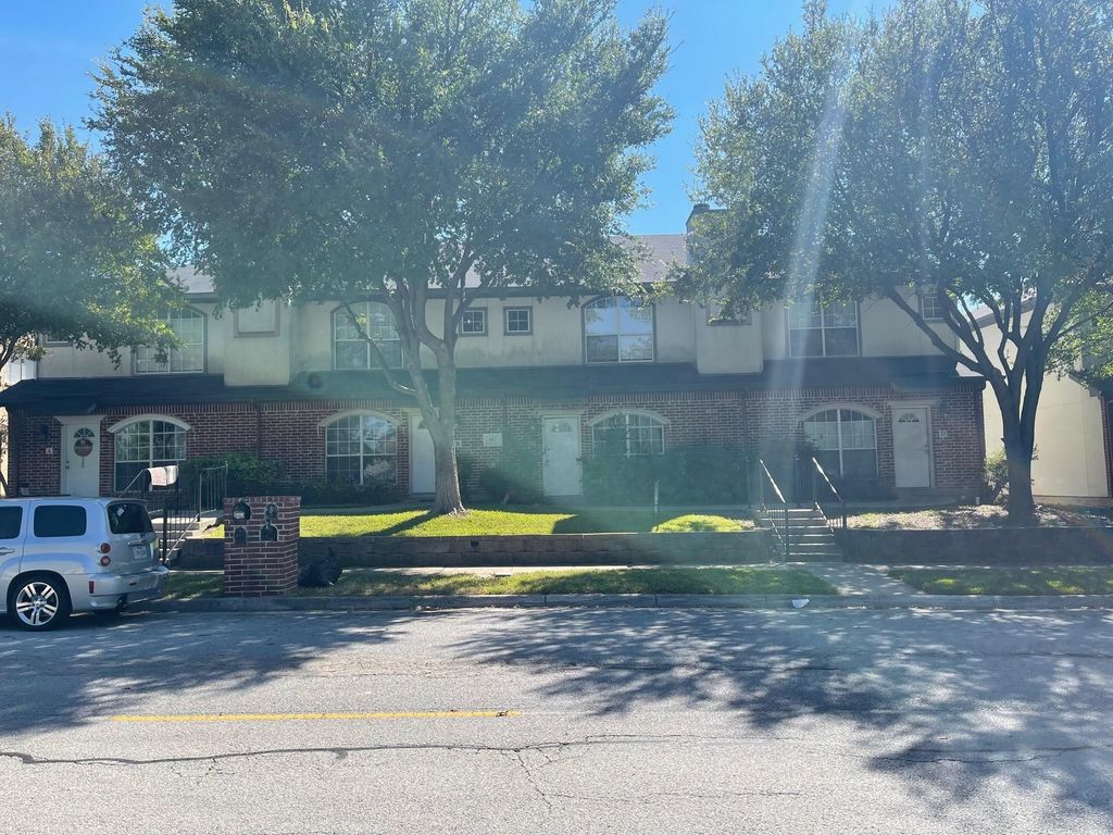 412 Central Park Drive C, Arlington, TX 76014