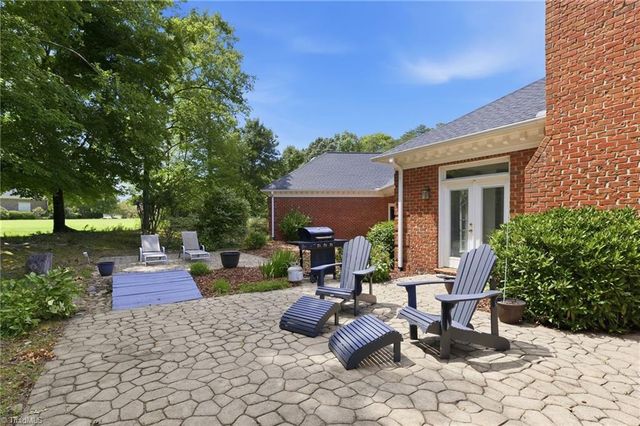 3922 Old Berkshire Drive, Browns Summit, NC 27214