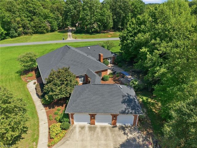 3922 Old Berkshire Drive, Browns Summit, NC 27214