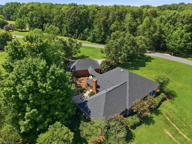 3922 Old Berkshire Drive, Browns Summit, NC 27214