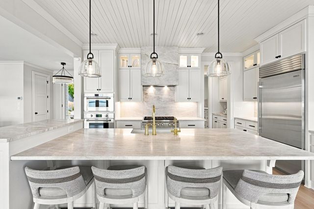 2412 Lafayette Road, Wayzata, MN 55391