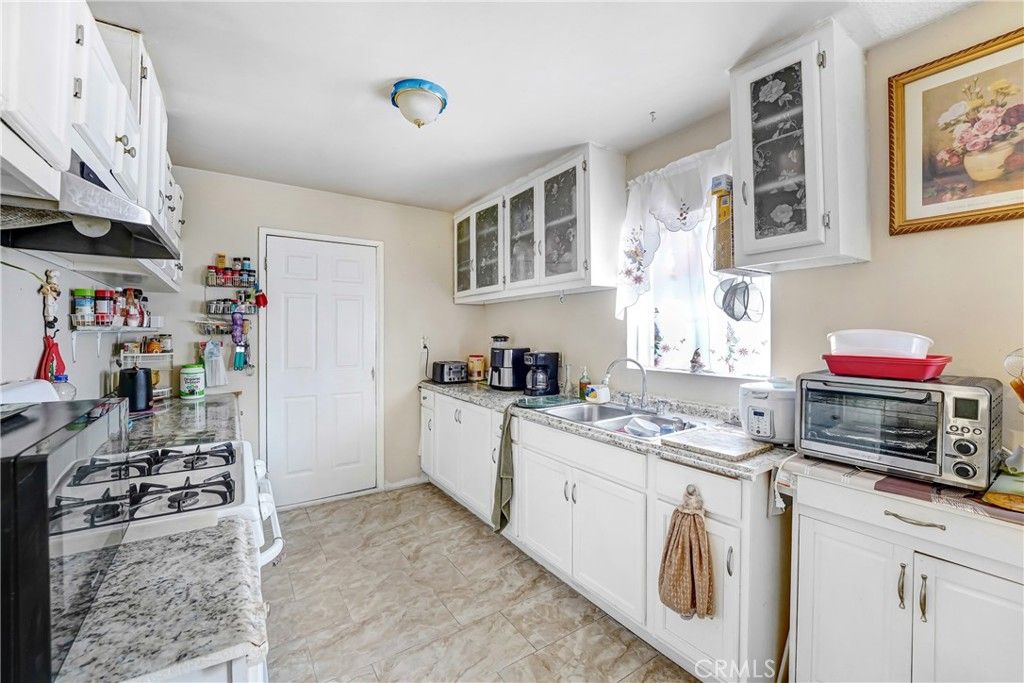 Image 5 of property listing at 2274 E 103rd, Los Angeles, CA 90002