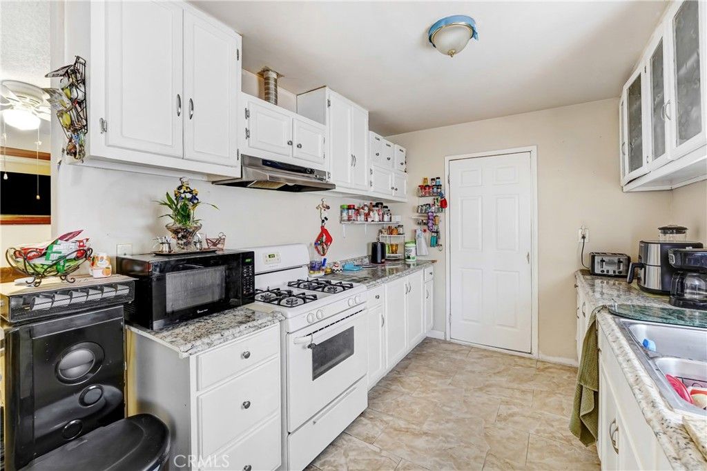 Image 6 of property listing at 2274 E 103rd, Los Angeles, CA 90002