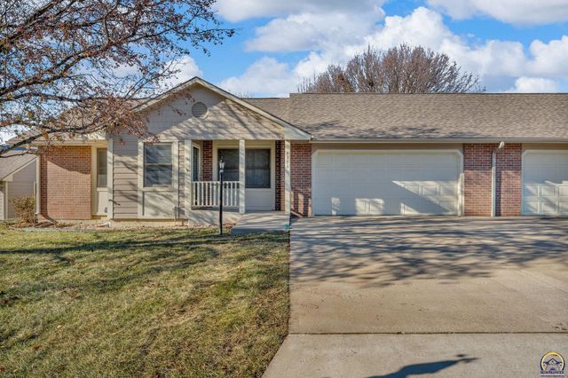 2393 SW Honeysuckle LN, Topeka, KS 66614